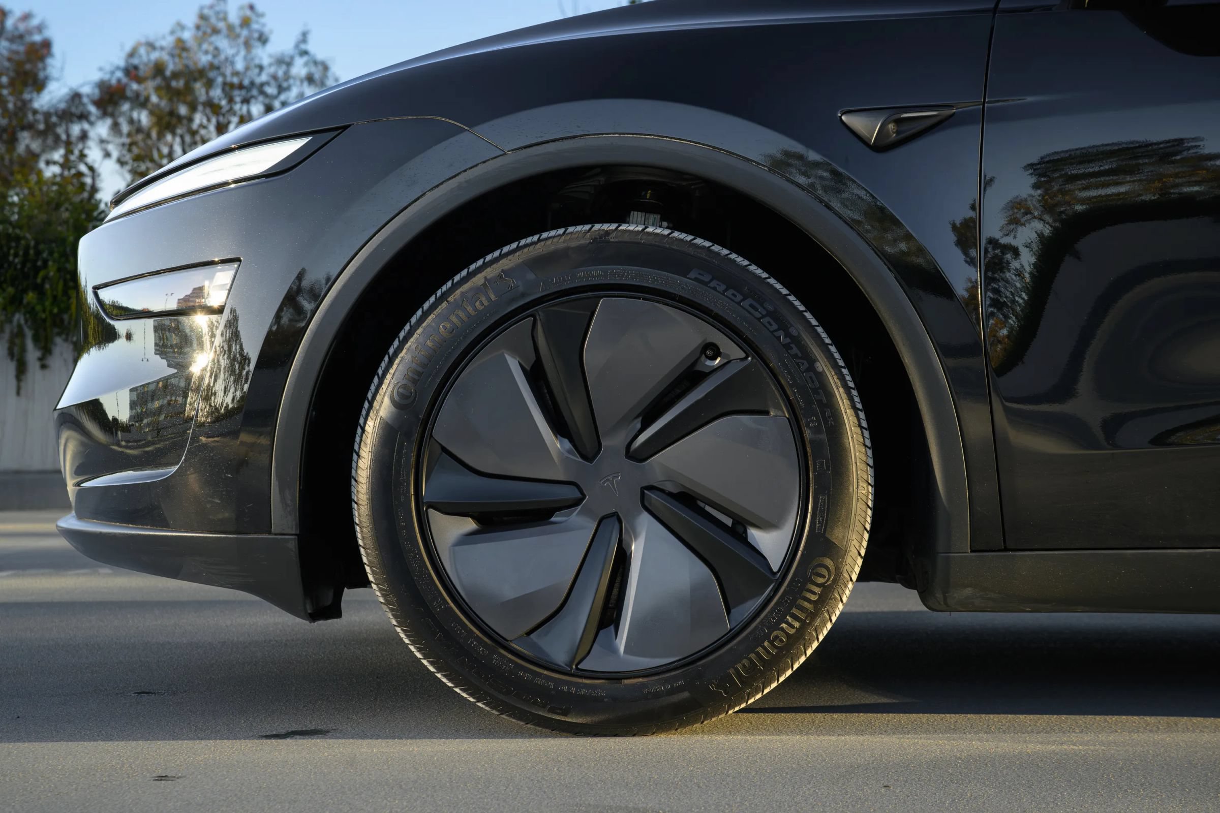 Used 2026 Tesla Model Y AWD image 3