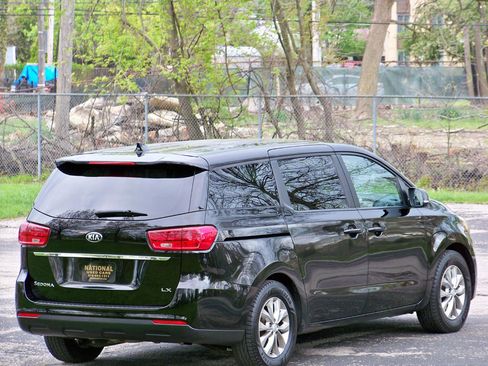 Used 2020 Kia Sedona LX FWD image 5