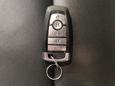 Used 2022 Ford Explorer XLT w/ Equipment Group 202A AWD/4WD image 32