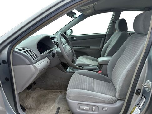 Used 2005 Toyota Camry LE FWD image 9