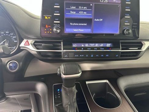 Used 2021 Toyota Sienna XLE FWD image 28