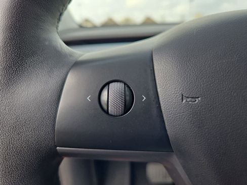 Used 2022 Tesla Model Y Long Range image 21