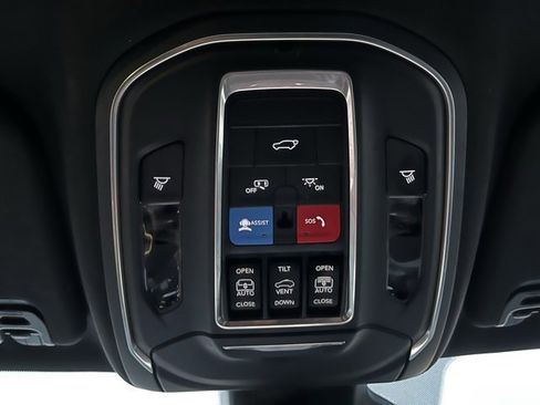 Used 2022 Jeep Wagoneer Series III w/ Premium Group I image 25