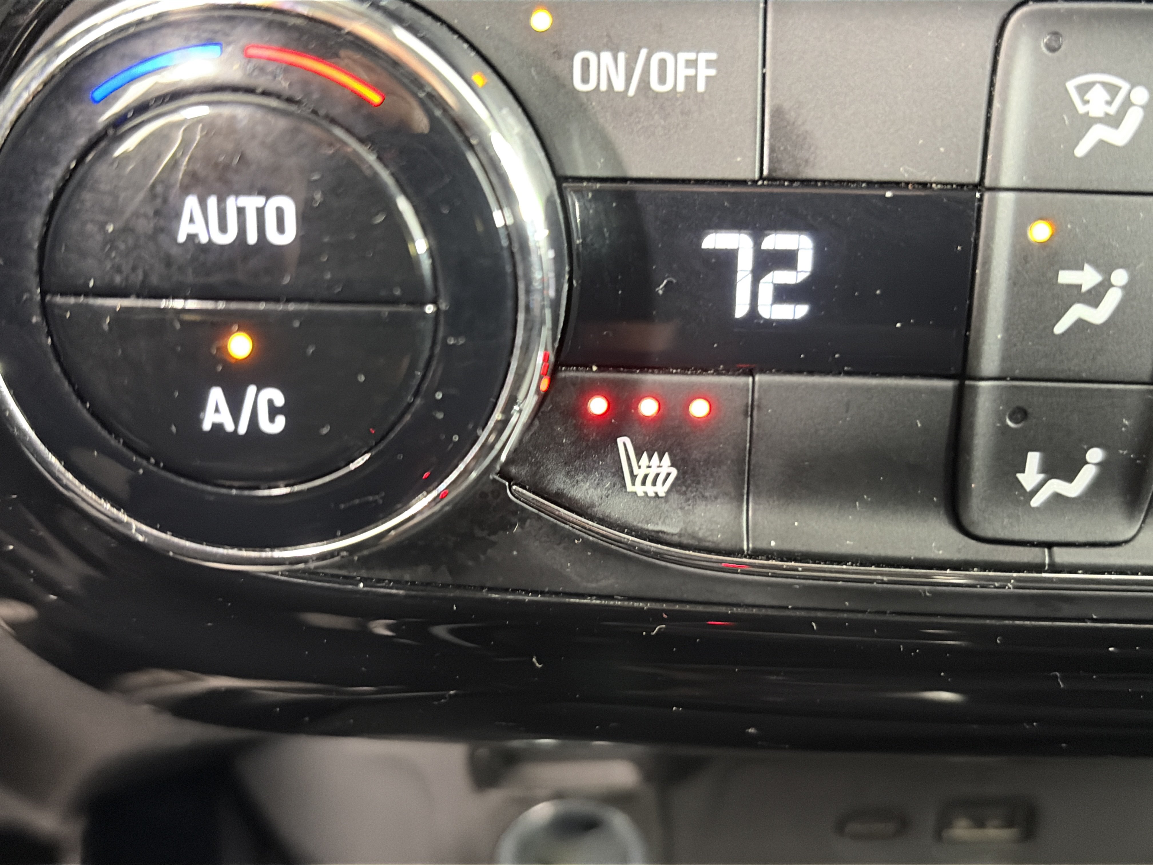 Used 2024 Chevrolet Trax LT w/ Driver Confidence Package FWD image 22