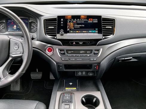 Used 2025 Honda Passport EX-L image 12