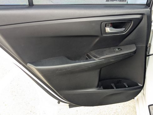 Used 2017 Toyota Camry SE image 12