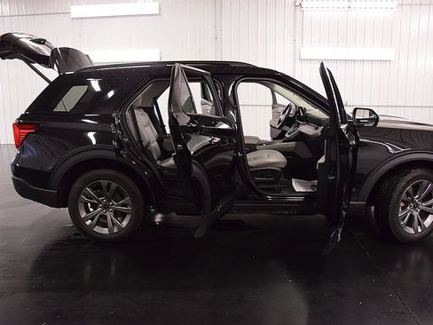 Used 2025 Ford Explorer Active w/ Active Comfort Package AWD/4WD image 36