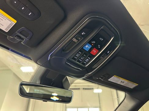 Used 2025 Jeep Grand Cherokee Limited AWD/4WD image 33