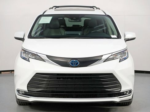 Used 2023 Toyota Sienna XLE w/ XLE Plus Package image 44