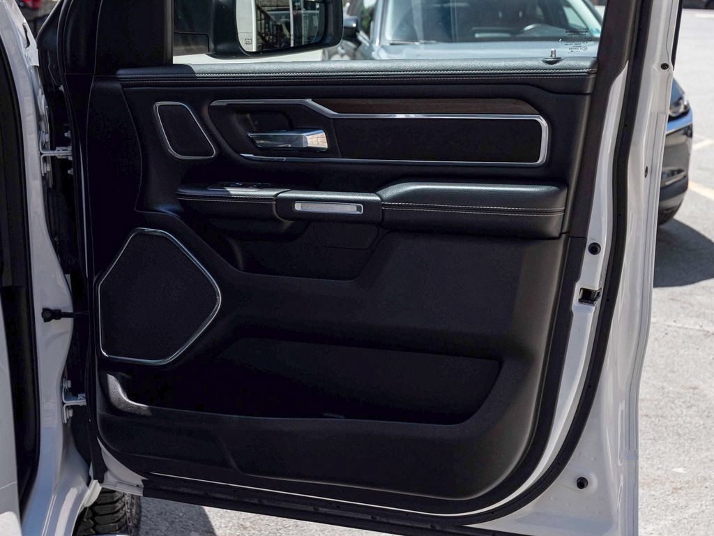 Used 2022 RAM 1500 Laramie AWD/4WD image 13