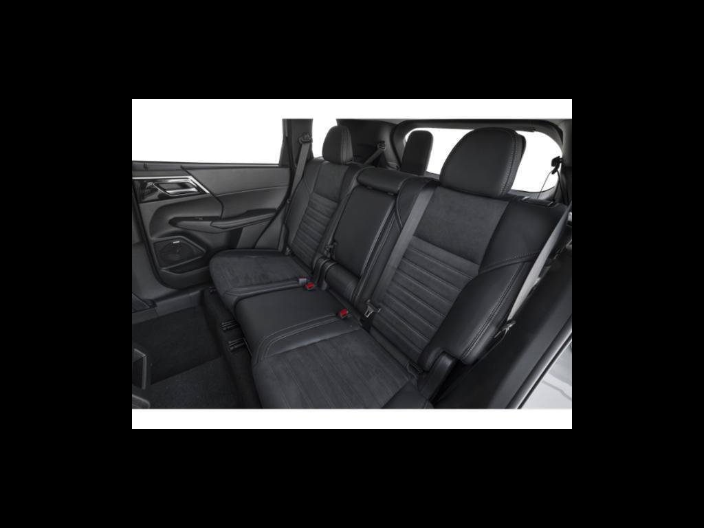 Used 2026 Mitsubishi Outlander AWD image 12