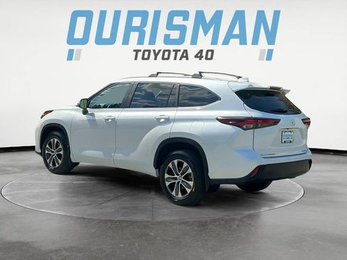 Used 2025 Toyota Highlander XLE image 6