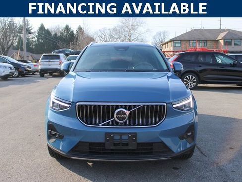 Used 2025 Volvo XC40 B5 Plus image 3