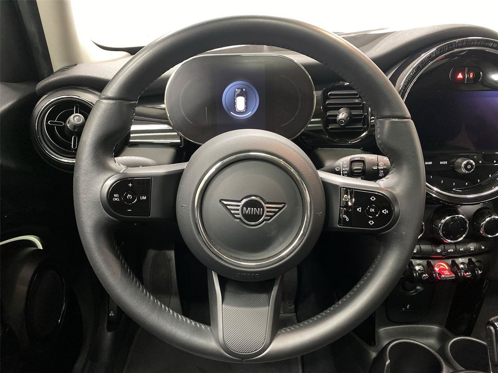 Used 2023 MINI Cooper 4-Door Hardtop FWD image 15