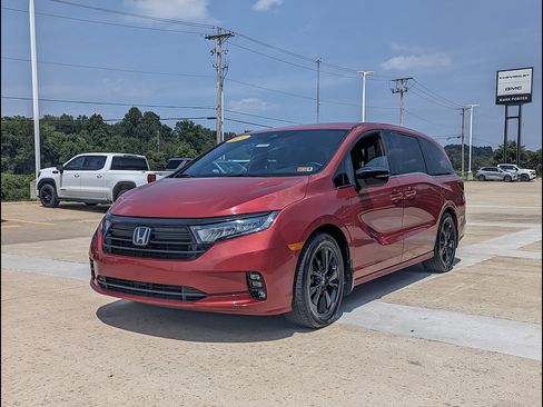 Used 2024 Honda Odyssey Sport image 1