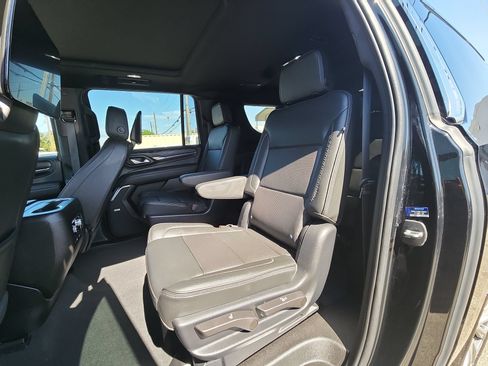 Used 2023 GMC Yukon XL Denali AWD/4WD image 25