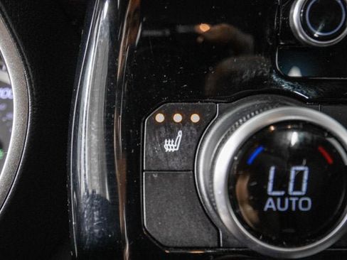 Used 2024 Toyota Highlander XLE FWD image 27