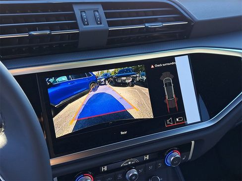 New 2025 Audi Q3 2.0T Premium image 13