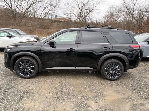 New 2026 Nissan Pathfinder SL w/ SL Premium Package image 2