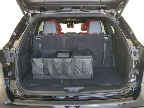 Used 2024 Toyota Highlander XSE FWD image 11