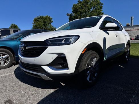 Used 2022 Buick Encore GX Essence w/ Advanced Technology Package AWD/4WD image 2