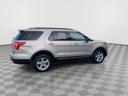 Used 2017 Ford Explorer XLT w/ Equipment Group 202A image 7