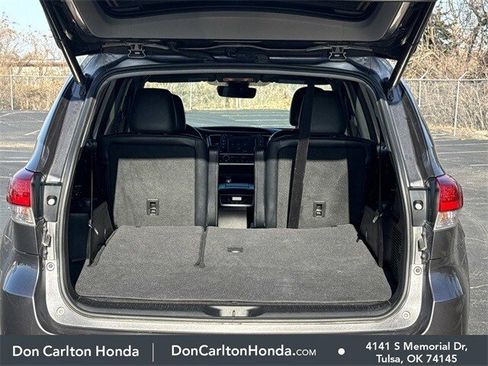 Used 2018 Toyota Highlander SE image 9