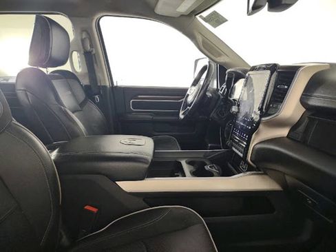 Used 2023 RAM 2500 Laramie AWD/4WD image 16