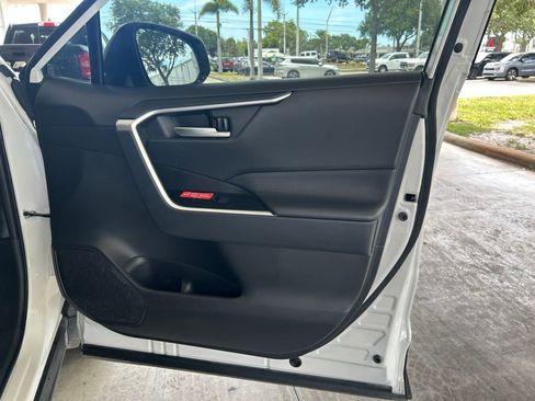Used 2025 Toyota RAV4 XLE FWD image 25