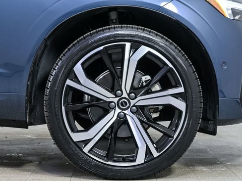 Certified 2023 Volvo XC60 B5 Ultimate w/ Climate Package image 40