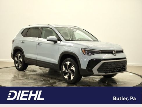 New 2026 Volkswagen Taos SE image 1
