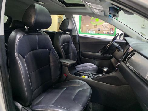 Used 2018 Kia Niro Touring image 23