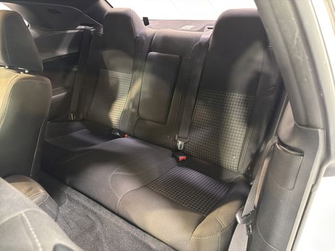 Used 2015 Dodge Challenger SXT image 11