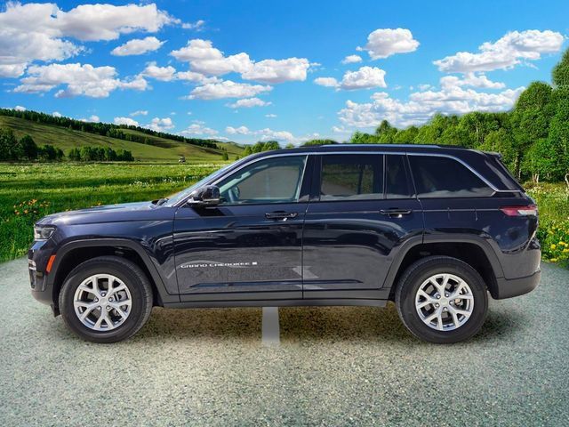 Used 2024 Jeep Grand Cherokee Limited RWD image 3