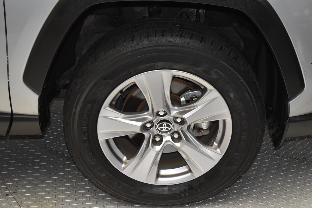 Used 2025 Toyota RAV4 XLE AWD/4WD image 34