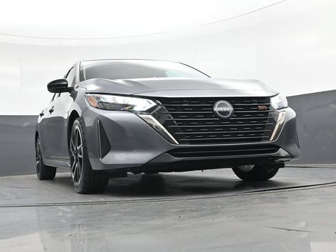 Used 2025 Nissan Sentra SR FWD image 50