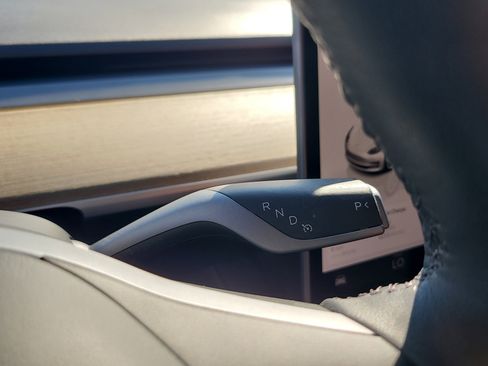 Used 2023 Tesla Model 3 Standard Range image 29