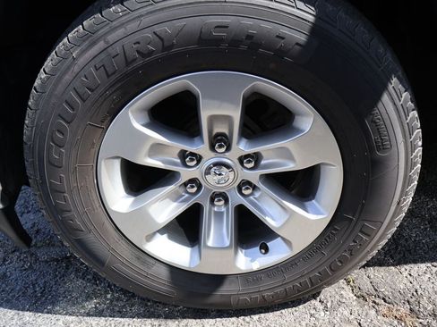 Used 2024 RAM 1500 Laramie AWD/4WD image 10