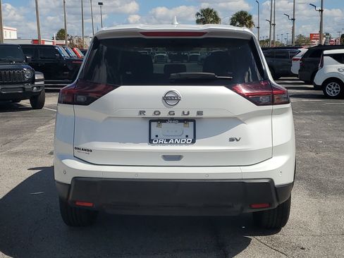 Used 2024 Nissan Rogue SV image 6