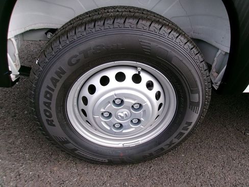 Used 2025 RAM ProMaster 2500 w/ Crew Van Package image 17