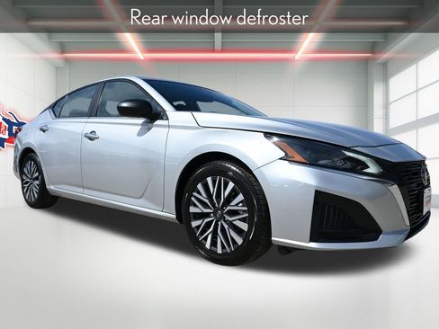 Used 2024 Nissan Altima 2.5 SV image 4