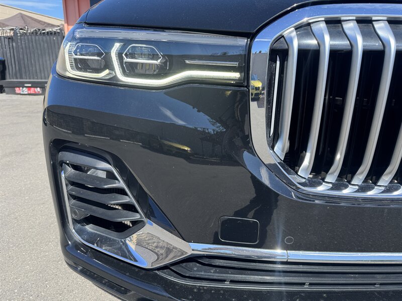 Used 2020 BMW X7 xDrive40i w/ Premium Package AWD/4WD image 4