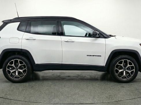 Used 2025 Jeep Compass Limited AWD/4WD image 11
