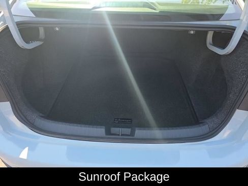 Used 2025 Volkswagen Jetta SE w/ Sunroof Package FWD image 7