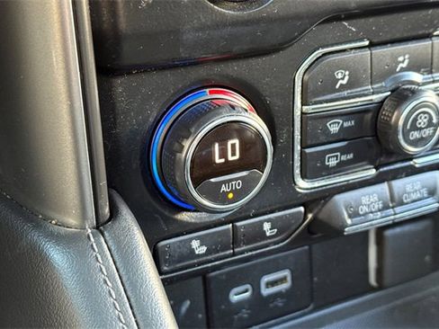 Used 2021 Chevrolet Suburban LT w/ LT Signature Package image 30