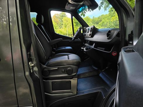Used 2023 Mercedes-Benz Sprinter 2500 image 23