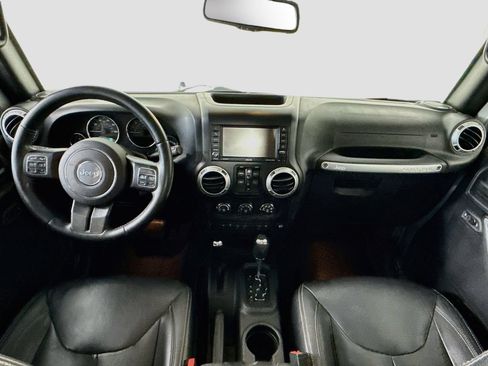 Used 2017 Jeep Wrangler Unlimited Sahara w/ Connectivity Group AWD/4WD image 13