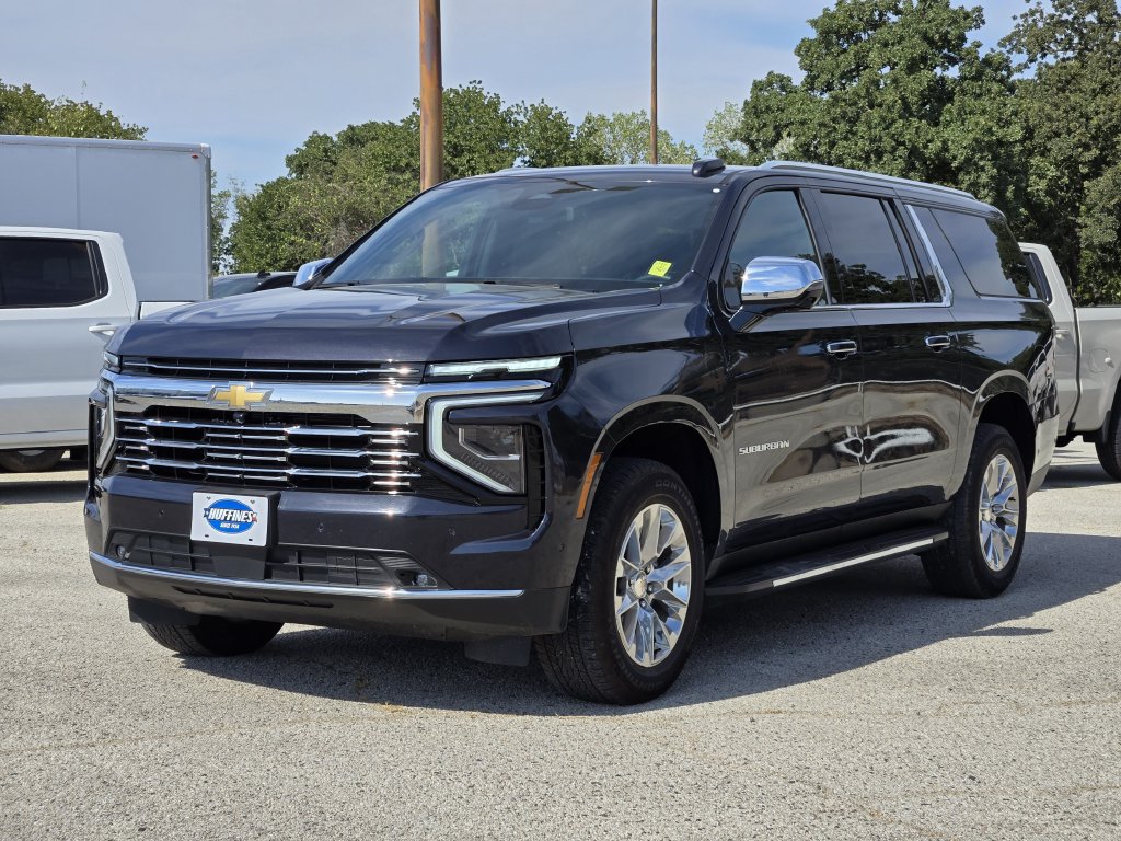 Used 2025 Chevrolet Suburban Premier RWD image 3