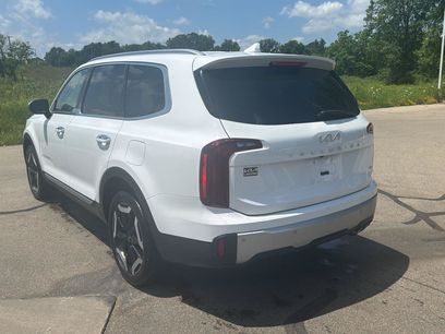 Used 2024 Kia Telluride S w/ S Sunroof Package