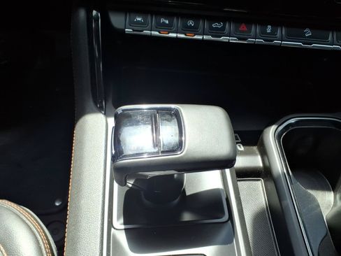 Used 2024 GMC Sierra 1500 AT4 w/ Technology Package AWD/4WD image 26